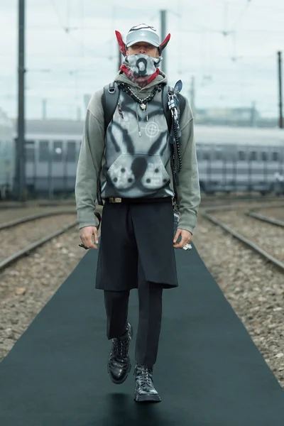 Look 2